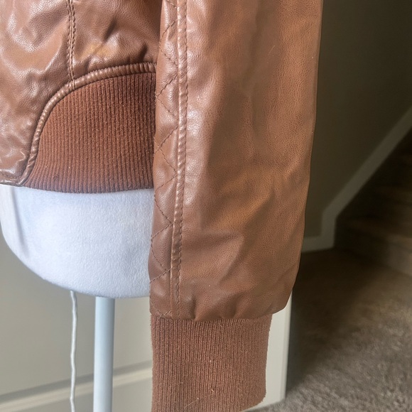 Ci sono faux leathered small woman’s jacket - Picture 9 of 16